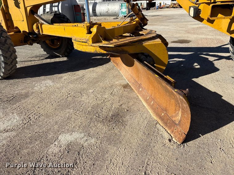 image for item ET7179 1991 John Deere 770BH motor grader