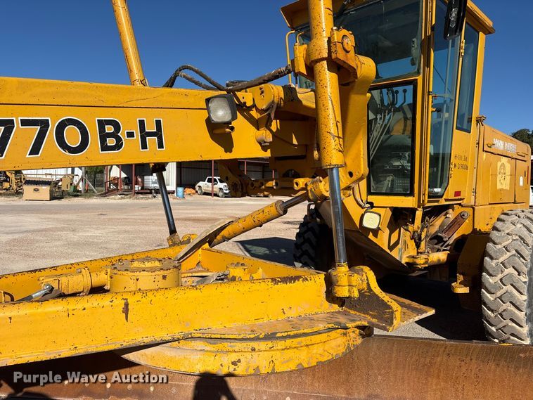 image for item ET7179 1991 John Deere 770BH motor grader