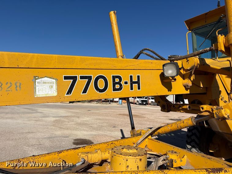 image for item ET7179 1991 John Deere 770BH motor grader