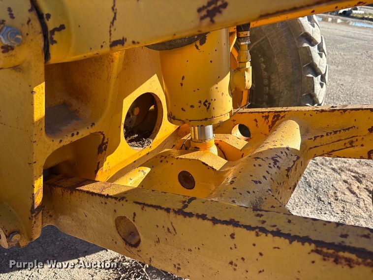 image for item ET7179 1991 John Deere 770BH motor grader