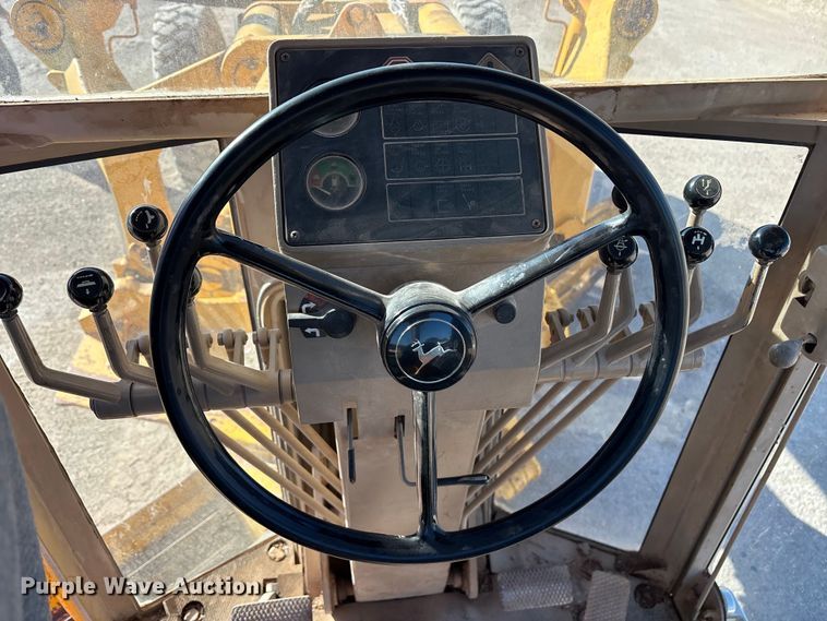 image for item ET7179 1991 John Deere 770BH motor grader