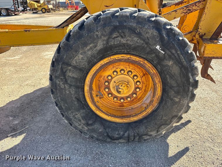 image for item ET7179 1991 John Deere 770BH motor grader