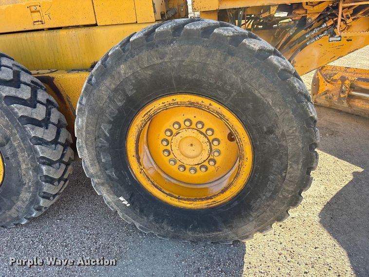 image for item ET7179 1991 John Deere 770BH motor grader