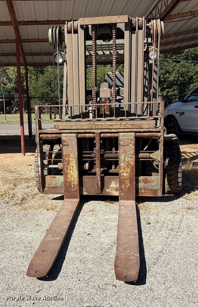 image for item ET7182 1981 Hyster H100F AF 48 forklift