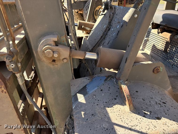 image for item ET7182 1981 Hyster H100F AF 48 forklift