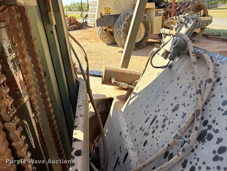 image for item ET7182 1981 Hyster H100F AF 48 forklift