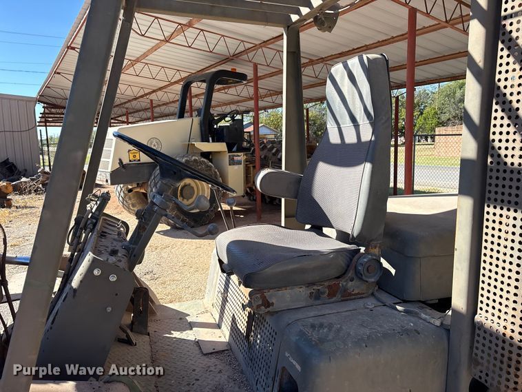 image for item ET7182 1981 Hyster H100F AF 48 forklift