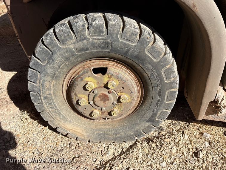 image for item ET7182 1981 Hyster H100F AF 48 forklift