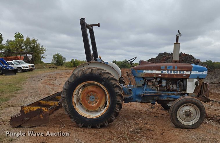 image for item EU3944 1983 Ford 3910 tractor