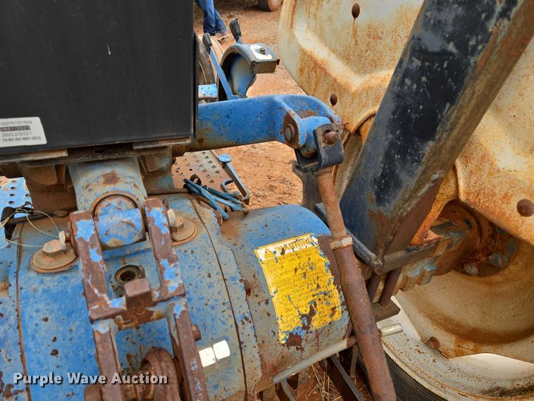 image for item EU3944 1983 Ford 3910 tractor