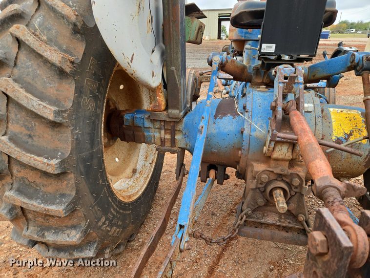 image for item EU3944 1983 Ford 3910 tractor