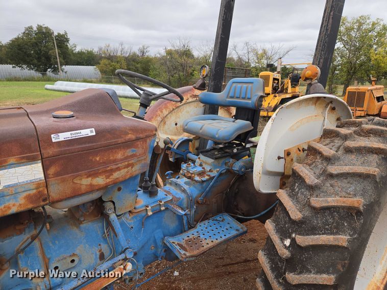 image for item EU3944 1983 Ford 3910 tractor