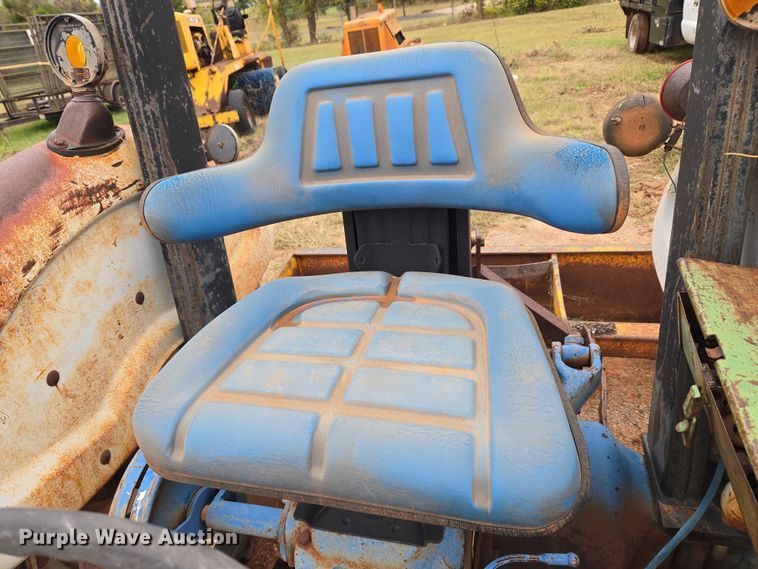 image for item EU3944 1983 Ford 3910 tractor