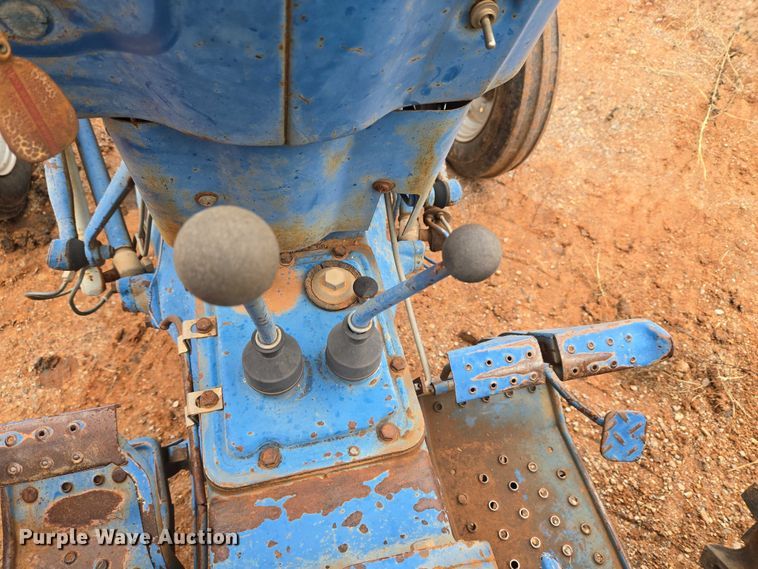 image for item EU3944 1983 Ford 3910 tractor