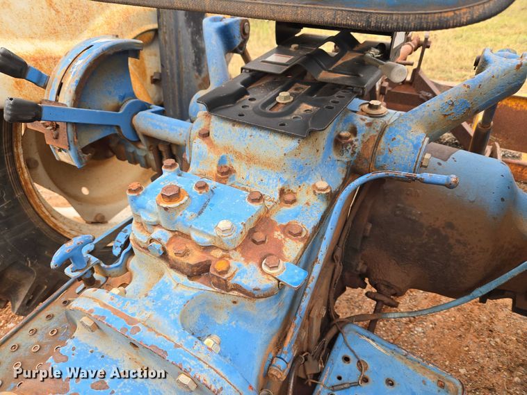 image for item EU3944 1983 Ford 3910 tractor