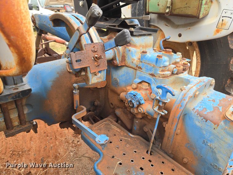image for item EU3944 1983 Ford 3910 tractor
