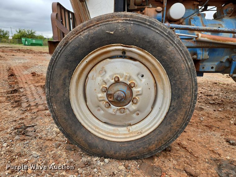 image for item EU3944 1983 Ford 3910 tractor