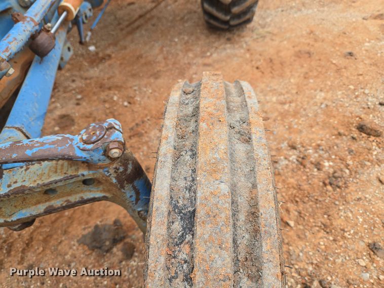 image for item EU3944 1983 Ford 3910 tractor