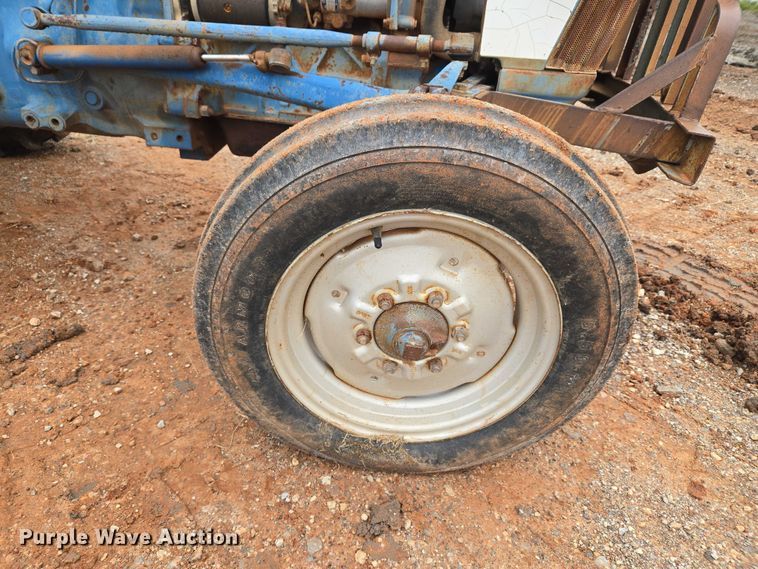 image for item EU3944 1983 Ford 3910 tractor