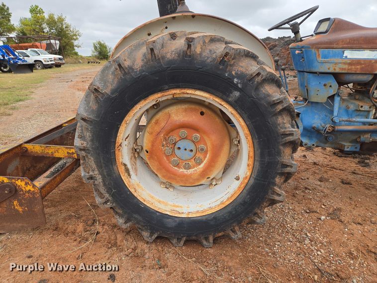 image for item EU3944 1983 Ford 3910 tractor