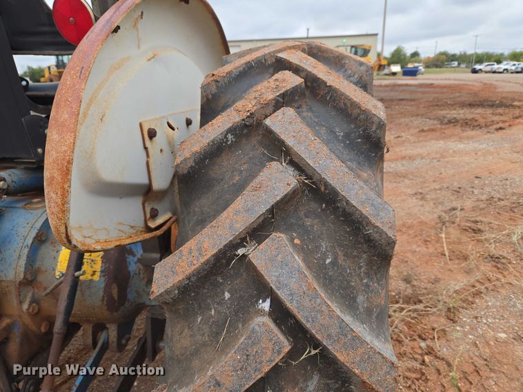 image for item EU3944 1983 Ford 3910 tractor