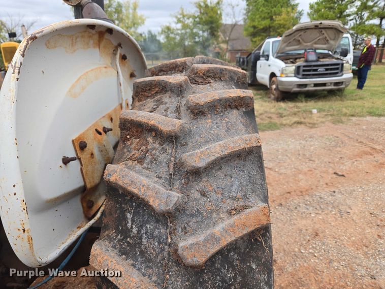 image for item EU3944 1983 Ford 3910 tractor