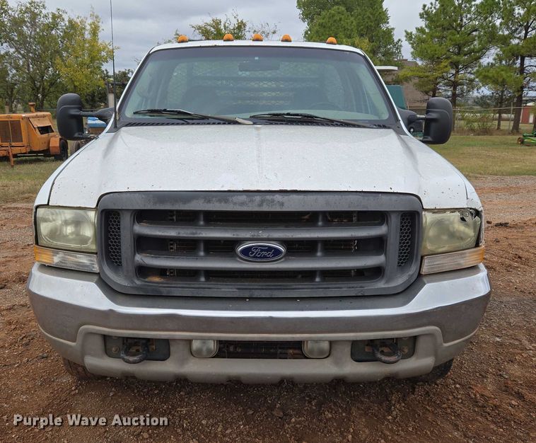 image for item EU3953 2001 Ford F350 Super Duty XLT flatbed pickup truck