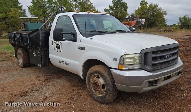 image for item EU3953 2001 Ford F350 Super Duty XLT flatbed pickup truck