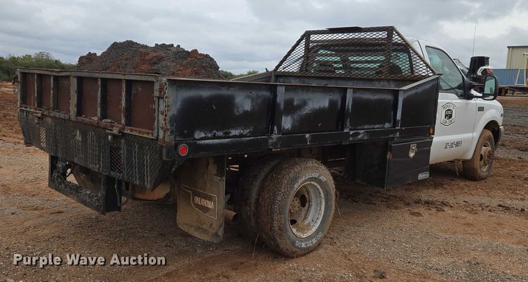 image for item EU3953 2001 Ford F350 Super Duty XLT flatbed pickup truck