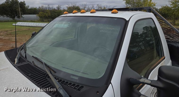 image for item EU3953 2001 Ford F350 Super Duty XLT flatbed pickup truck