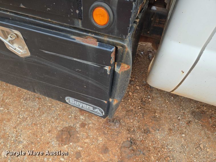 image for item EU3953 2001 Ford F350 Super Duty XLT flatbed pickup truck