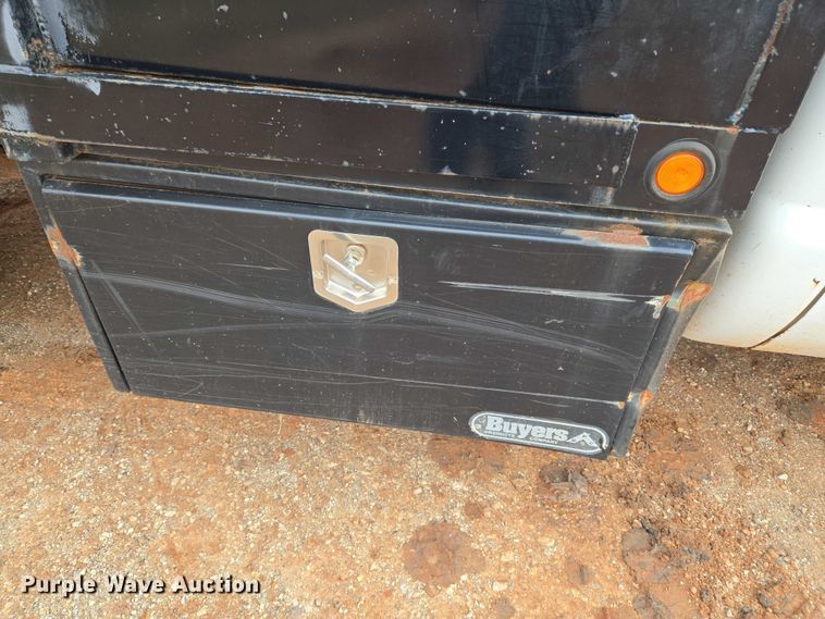 image for item EU3953 2001 Ford F350 Super Duty XLT flatbed pickup truck