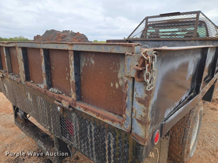 image for item EU3953 2001 Ford F350 Super Duty XLT flatbed pickup truck