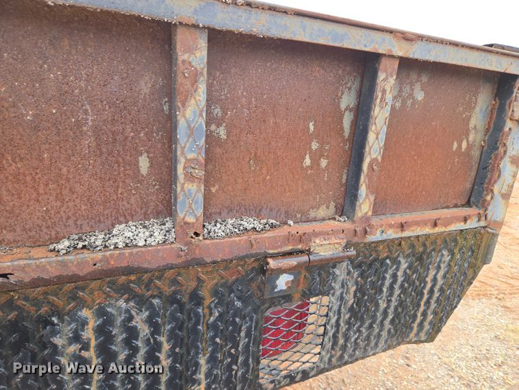 image for item EU3953 2001 Ford F350 Super Duty XLT flatbed pickup truck