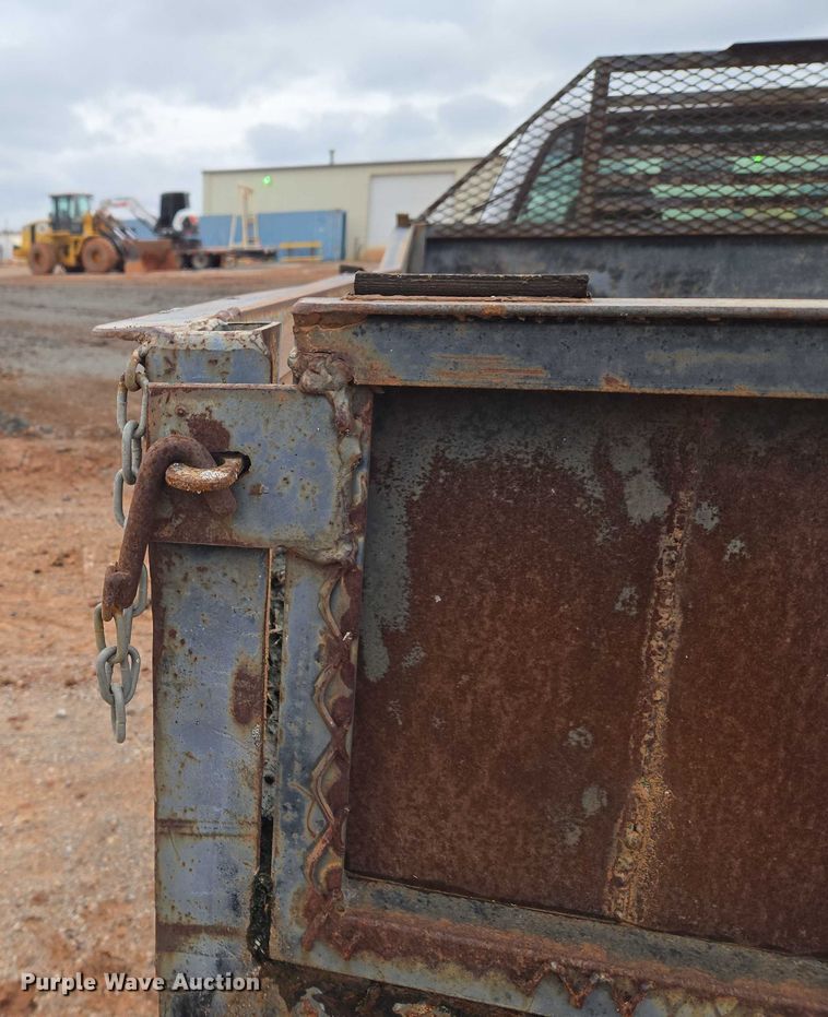 image for item EU3953 2001 Ford F350 Super Duty XLT flatbed pickup truck