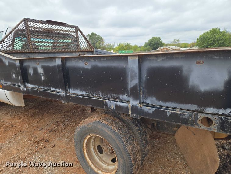 image for item EU3953 2001 Ford F350 Super Duty XLT flatbed pickup truck