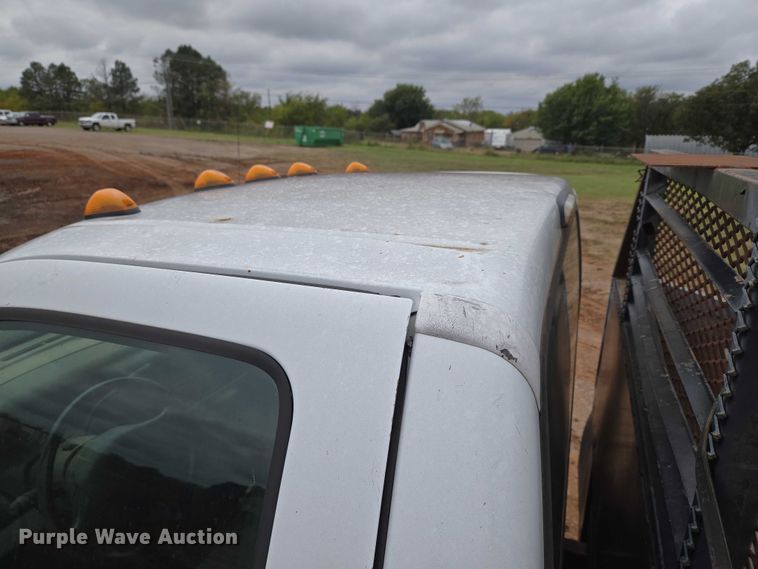 image for item EU3953 2001 Ford F350 Super Duty XLT flatbed pickup truck