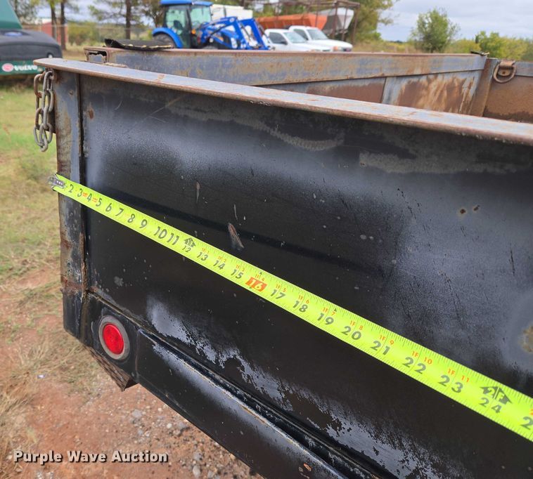 image for item EU3953 2001 Ford F350 Super Duty XLT flatbed pickup truck