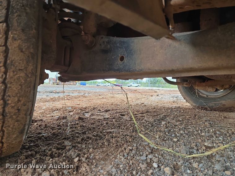 image for item EU3953 2001 Ford F350 Super Duty XLT flatbed pickup truck