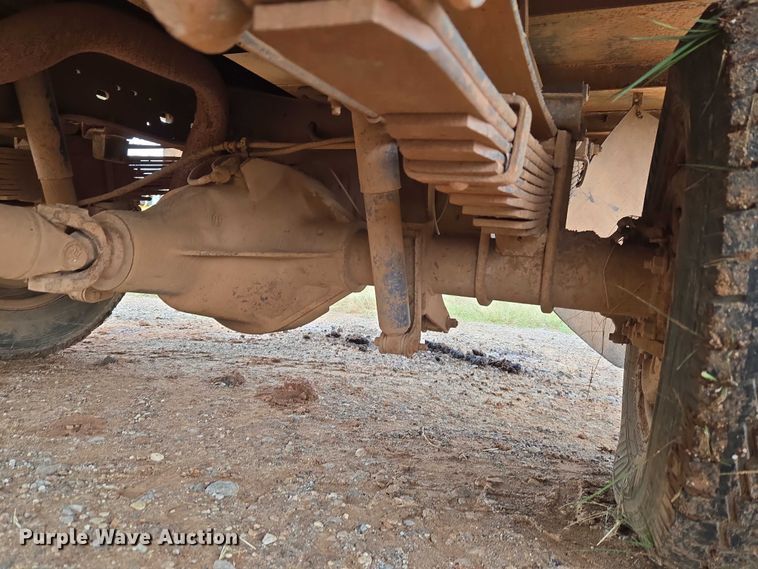 image for item EU3953 2001 Ford F350 Super Duty XLT flatbed pickup truck