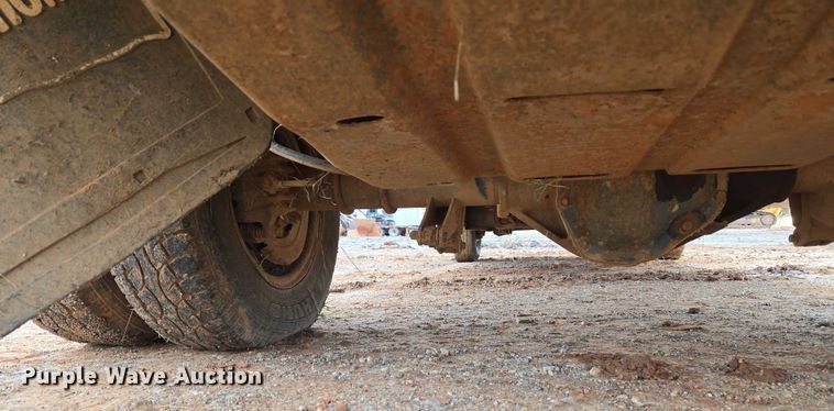 image for item EU3953 2001 Ford F350 Super Duty XLT flatbed pickup truck