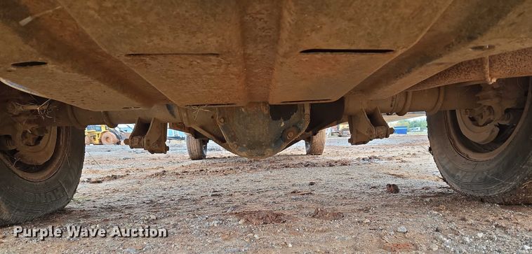 image for item EU3953 2001 Ford F350 Super Duty XLT flatbed pickup truck