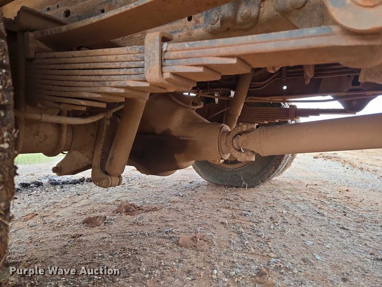 image for item EU3953 2001 Ford F350 Super Duty XLT flatbed pickup truck