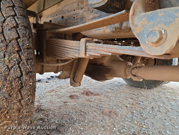 image for item EU3953 2001 Ford F350 Super Duty XLT flatbed pickup truck