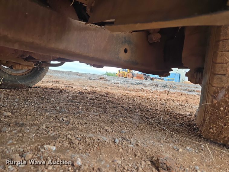 image for item EU3953 2001 Ford F350 Super Duty XLT flatbed pickup truck