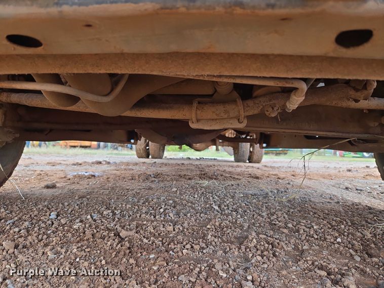 image for item EU3953 2001 Ford F350 Super Duty XLT flatbed pickup truck