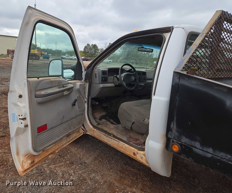 image for item EU3953 2001 Ford F350 Super Duty XLT flatbed pickup truck