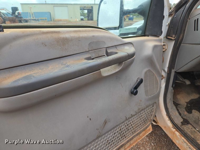 image for item EU3953 2001 Ford F350 Super Duty XLT flatbed pickup truck