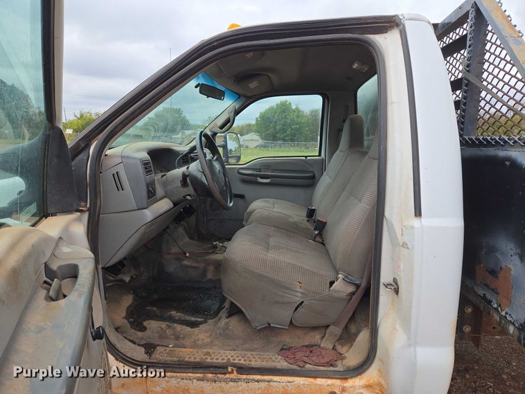 image for item EU3953 2001 Ford F350 Super Duty XLT flatbed pickup truck