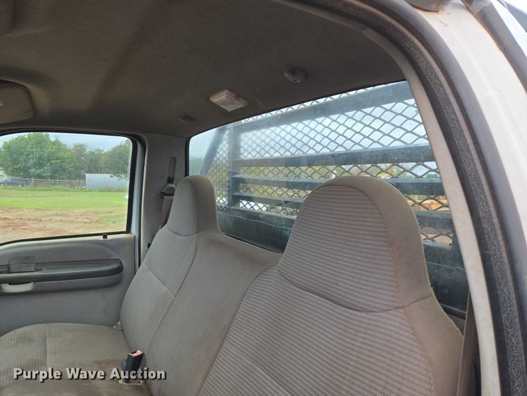 image for item EU3953 2001 Ford F350 Super Duty XLT flatbed pickup truck